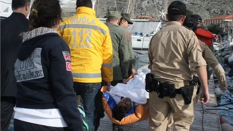 Kaçakları taşıyan tekne battı