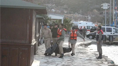 Muğla'da kaçakları taşıyan teknenin batması