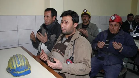 Amasya'da 25 yıl önce ölen 68 maden işçisi anıldı