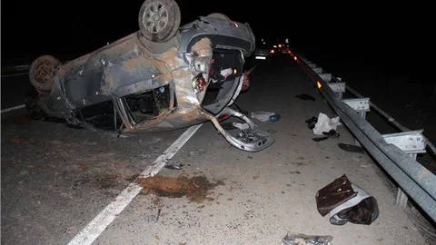 Sivas'ta otomobil devrildi 2 ölü, 3 yaralı