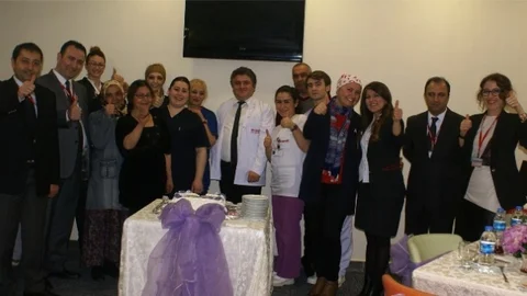 Doktor Ve Hastalar Birlikte Moral Depoladılar