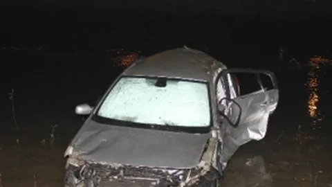 Otomobil Irmağa Uçtu 6 Yaralı