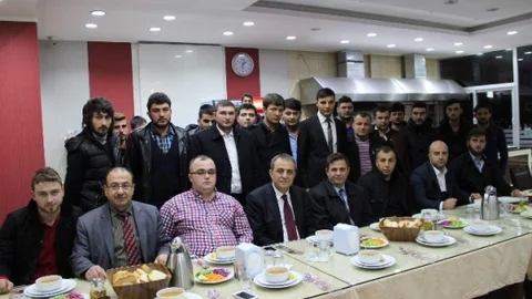 Başkan Sağıroğlu Yemekte Gençlerle Buluştu