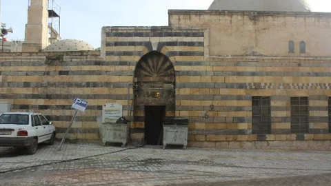 Tarihi Mekanların Önününe Çöp Konteynırları Yakışmıyor