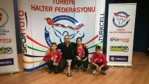 Burhaniye'de Haltercilerin Kaymakam Ziyareti