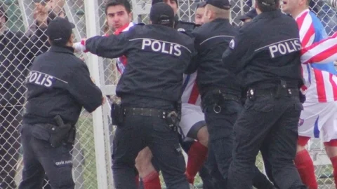 4 Kırmızı Kart Çıkınca Ortalık Karıştı