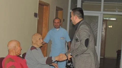 İsa Karamehmetoğlu Huzurevini Ziyaret Etti