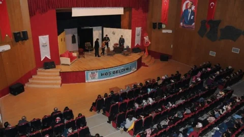 Belediye Tiyatrosuna Büyük İlgi