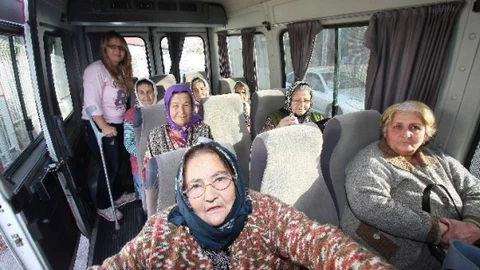 Bayraklı'da Yaşlı Vatandaşlara Ücretsiz Servis