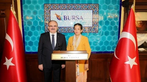 Sri Lanka'da Yeni Geliştirilen Orkide Çiçeğine Erdoğan'ın İsmi Verildi