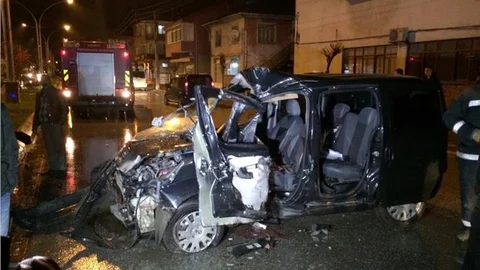 Şüpheli takip eden polisler kaza yaptı 2 yaralı