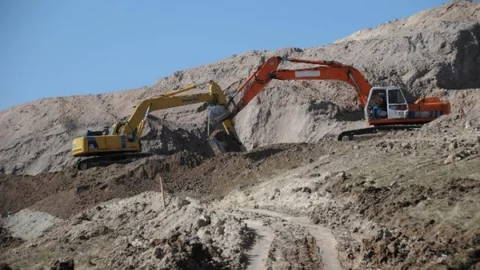 Pursaklar'da Yol Yapım Çalışmaları Sürüyor