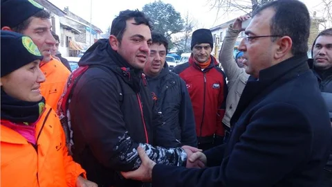 Mahsur kalan 19 dağcı kurtarıldı