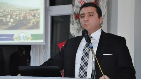 Bozüyük Cumhuriyet Meydanı'nda Ortaya Çıkan İlginç Durum