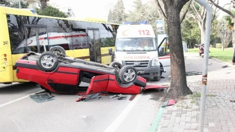Tansiyonu DÜşen Sürücü Ağaca Çarptı