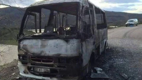 Yolcu Minibüsü Alev Alev Yandı