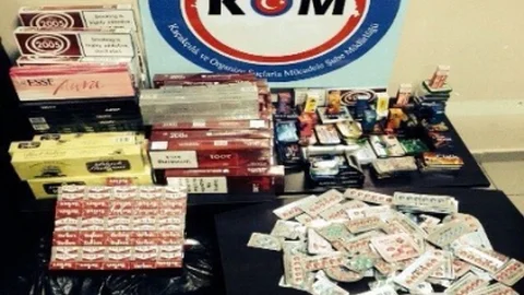 Polis Baskınında Cinsel İçerikli Hap Ve Cd Ele Geçirildi