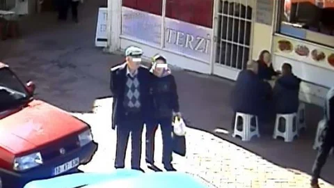 (Özel Haber) Düzmece Kavgayı Ayırırken Maaşından Oldu