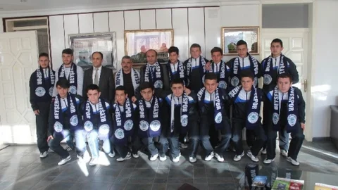 Başkan Özaltun Şampiyon Futbolcuları Ödüllendirdi