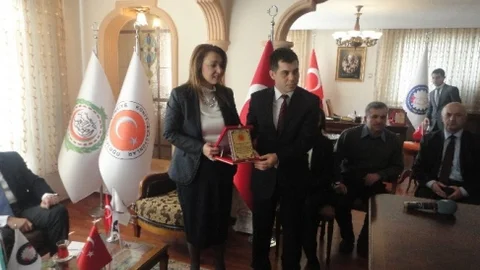 Ortadoğu Devletleri Barış Zirvesinin Eş Başkanları Yılın Ödüllerini Aldılar