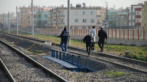 Trenin Önüne Atlayarak İntihar Etti