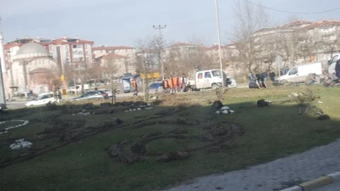 Kapaklı'da Kavşaklar Çiçek Açtı