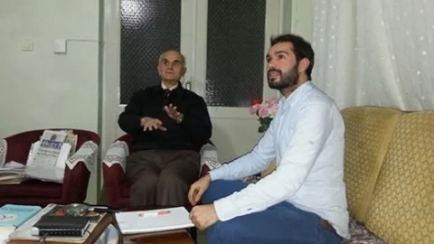 (Özel Haber) 90 Yaşında İngilizce Dersi Veriyor