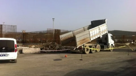 Kamyon Şoförü Direksiyon Başında Kalp Krizi Geçirdi