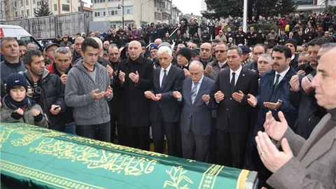 ''Eğitim Dede'' toprağa verildi