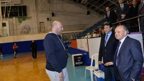 Vali Çakacak Spor İl Müdürlüğü'nü Ziyaret Etti