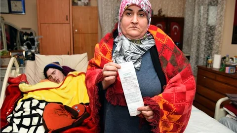 Gülsüm anne ve Umut'un yaşadığı evin elektriği kesildi