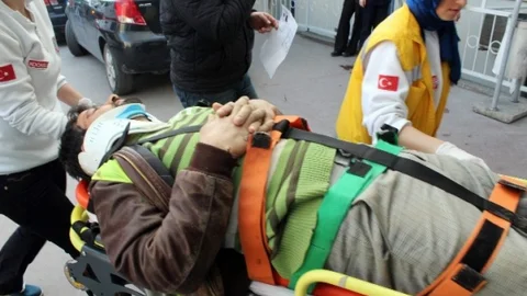 İnşaattan DÜşen İşçiyi Bareti Kurtardı