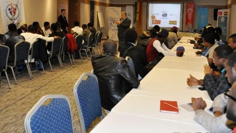 Neü Rektörü Ganalı Öğrencilerle Bir Araya Geldi