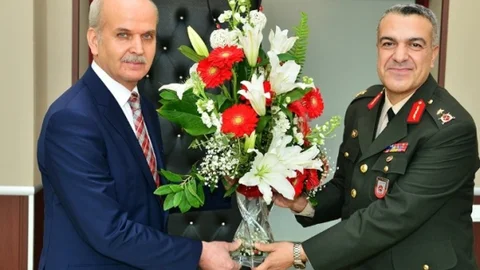 Tugay Komutanı Arslan'dan Rektör Çelebi'ye Ziyaret