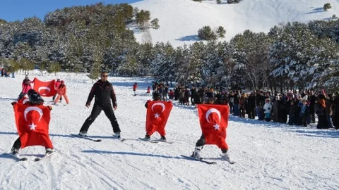 Sömestr Tatilinde Kayak Kursu Alan Minik Öğrenciler Sertifikalarını Aldı
