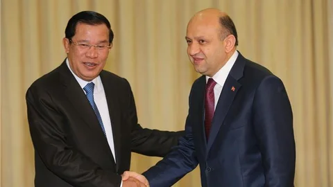 Kamboçya Başbakanı Hun, Bakan Işık'ı kabul etti