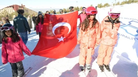 Yakutiye İle 400 Çocuk Daha Kayak Öğrendi