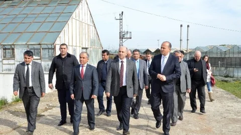 Rektör Çamsarı&dan Alata Bahçe Kültürleri Araştırma İstasyonu'na Ziyaret