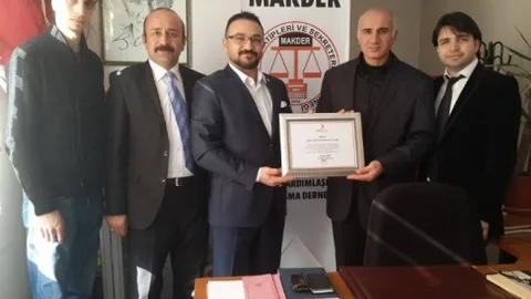 Malatya Avukat Kâtipleri Sekreterleri Ve Büro Elemanları Derneğine Kızılay'dan Plaket