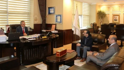 Türk Kızılay'ından Rektör Uysal'a Ziyaret