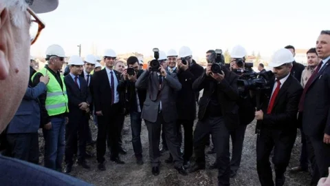 Deklanşöre Bu Kez Vali Eli Değdi