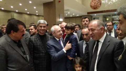 Kılıçdaroğlu Araçta Kilitli Kaldı