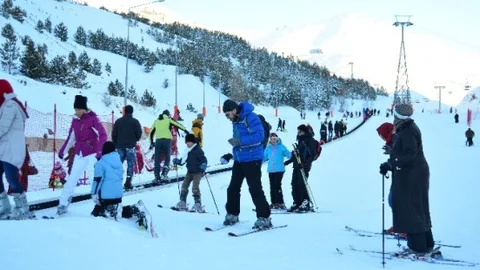 Sömestr Tatilcilerinin Kayak Keyfi