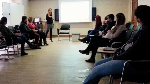 Anne Adaylarına Güzellik Eğitimi