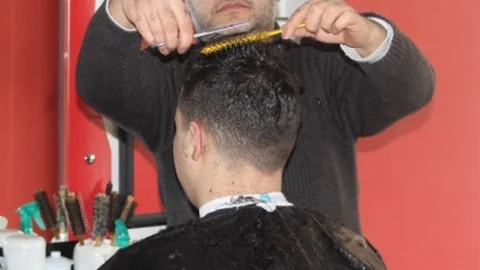 (Özel Haber) - İşaret Diliyle Tıraş