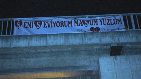Aşkını Viyadüğe Yazdı