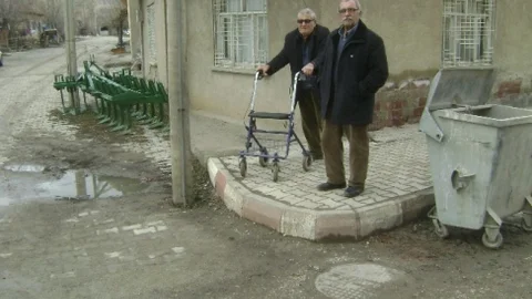 Doğanşehir'de Yüksek Kaldırım Sorunu