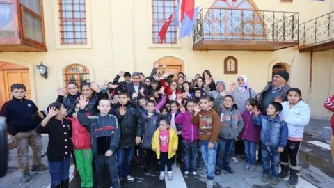 Şahin Ve Özkeçeci Yetim Çocuklarla Kahvaltıda Buluştu