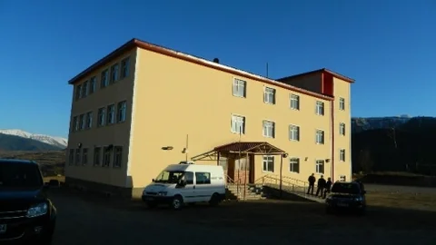 Posof Anadolu İmam Hatip Okulunun Taşınması Ertelendi