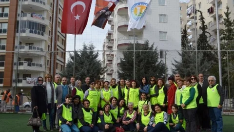 Gönüllüler Sevgililer Günü'nde Sokak Temizleyecek